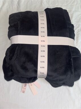 PINK Victoria's Secret Black Plush Robe
